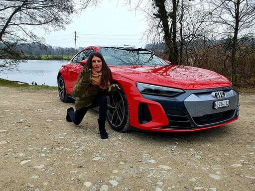 Cyndie testet für GO! den neuen Audi E-Tron GT