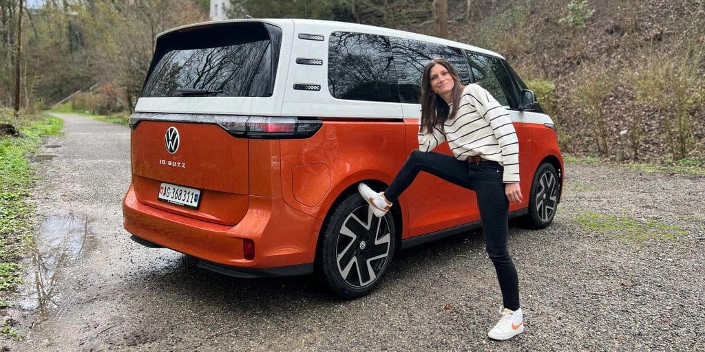 Vans, die auch kleine Camper sind, boomen. Doch sind solche Autos auch im Alltag praktisch? Das ist Cyndie Allemanns Urteil zum ID.Buzz von Volkswagen.