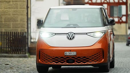 Vans, die auch kleine Camper sind, boomen. Doch sind solche Autos auch im Alltag praktisch? Das ist Cyndie Allemanns Urteil zum ID.Buzz von Volkswagen.